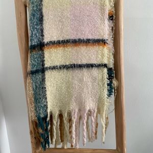 STEVE MADDEN plaid blanket scarf
